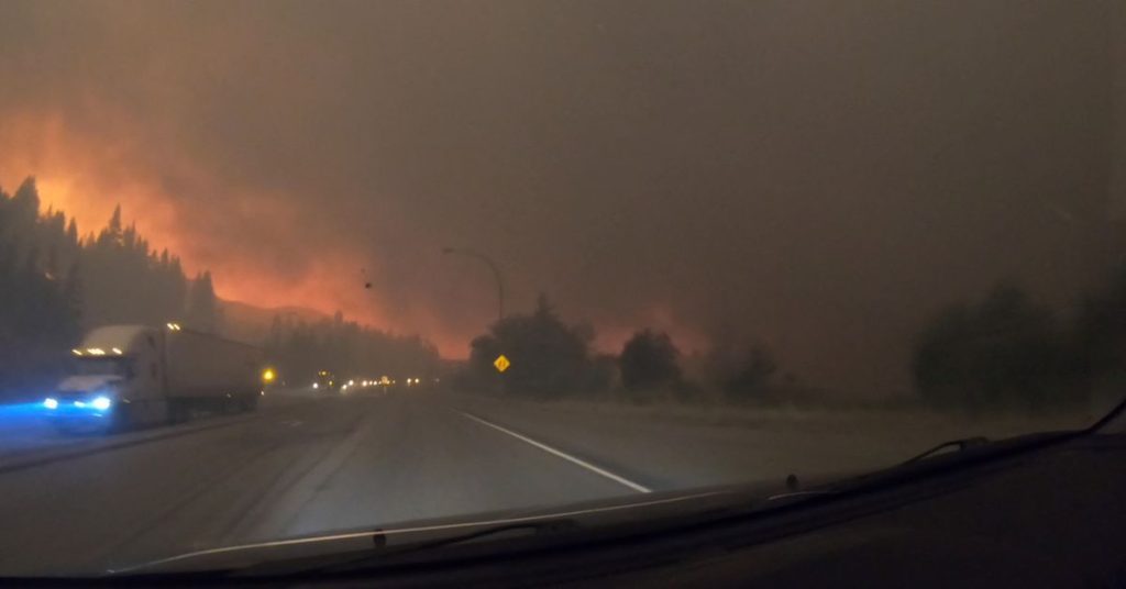 Canadá despliega un ejército en la Columbia Británica para combatir los incendios forestales que se propagan rápidamente