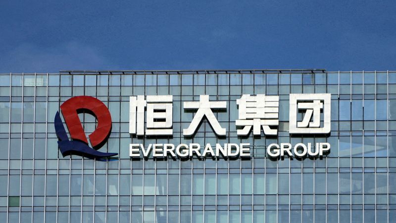 Evergrande de China dice que sus pérdidas se redujeron un 50% en el primer semestre de 2023