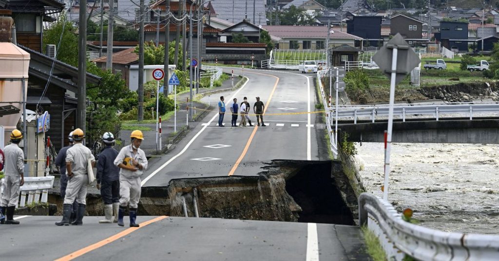 Instando a miles a buscar seguridad, el tifón Lan azota Japón