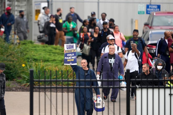 Farley de Ford y Barra de GM criticaron el enfoque del UAW en las negociaciones contractuales