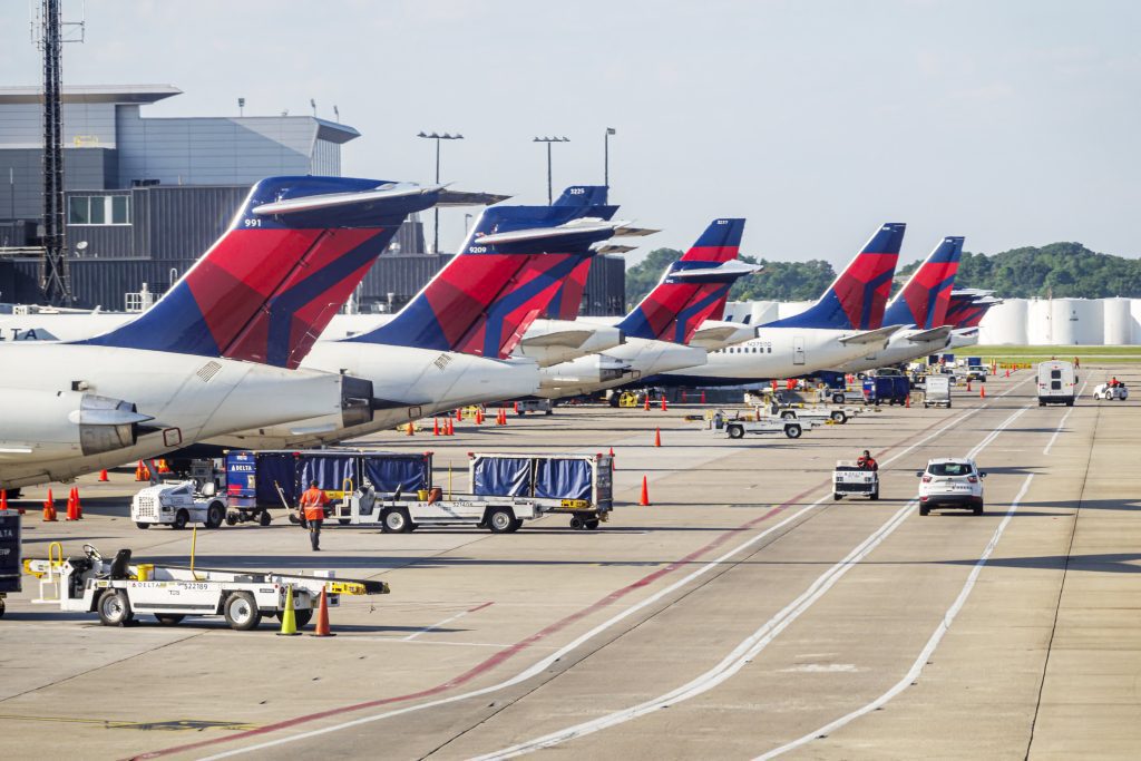 Delta está estableciendo ahorros de emergencia para trabajadores de hasta ,000