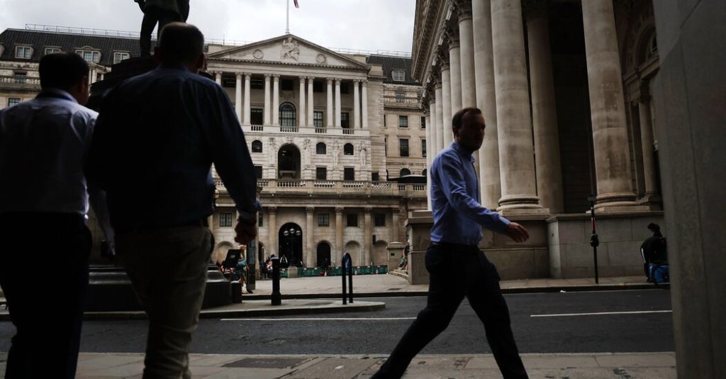 El Banco de Inglaterra mantiene estables los tipos de interés por primera vez en casi dos años