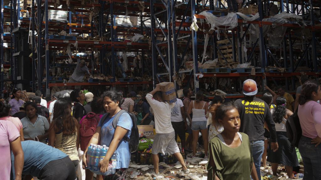 El número de muertos por el huracán Otis llega a 39 mientras los buscadores revisan los escombros alrededor de Acapulco: NPR