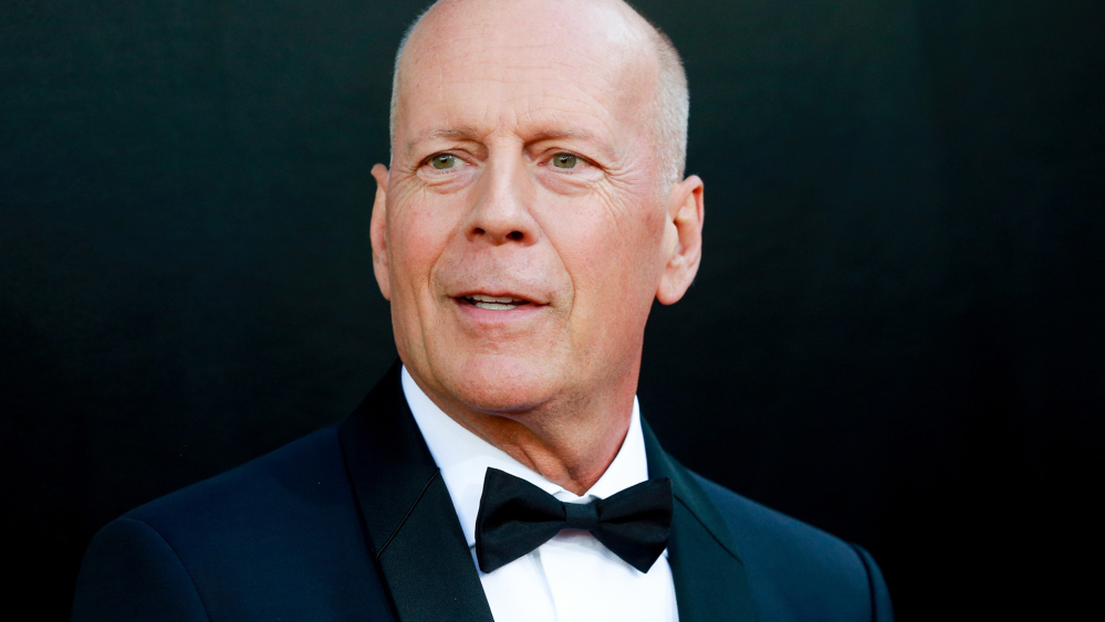 Bruce Willis no es exactamente verbal en medio de la demencia, dice el creador de Moonlighting