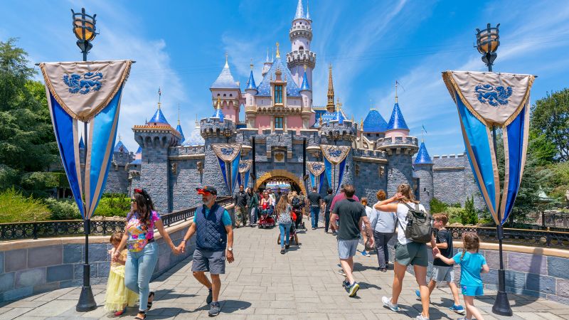 Disneyland está subiendo sus precios nuevamente, y he aquí por qué