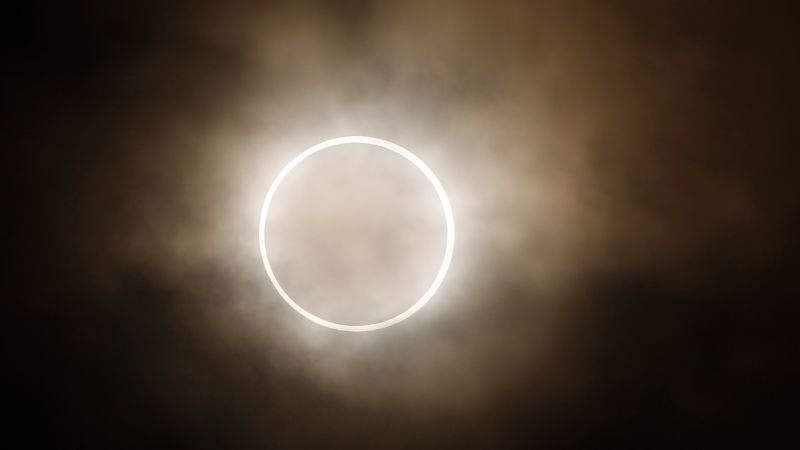 El eclipse solar del “Anillo de Fuego” se producirá pronto.  Esto es lo que debes saber