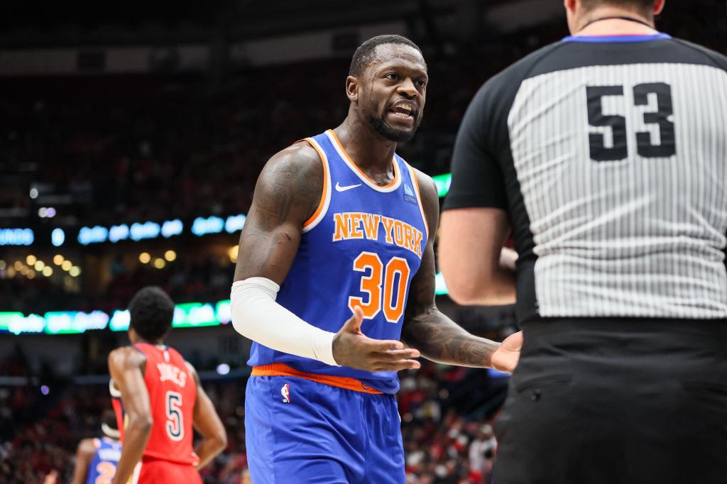 Julius Randle lucha mientras los Knicks, ignorados, caen ante los Pelicans.