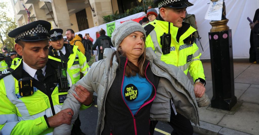 La activista climática Greta Thunberg es detenida por la policía en Londres