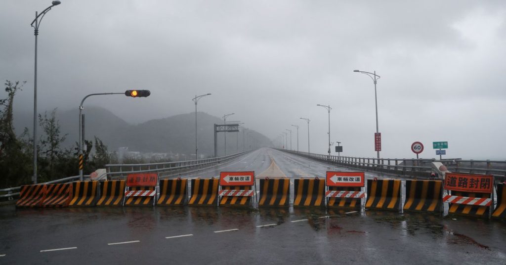 Tifón Quino pasa por Taiwán con fuertes lluvias;  un muerto