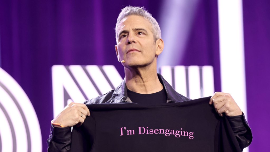 Andy Cohen protagonizará ‘Beef’ con Bravo Star en medio de la grabación de un programa nocturno – BravoCon – Fecha límite