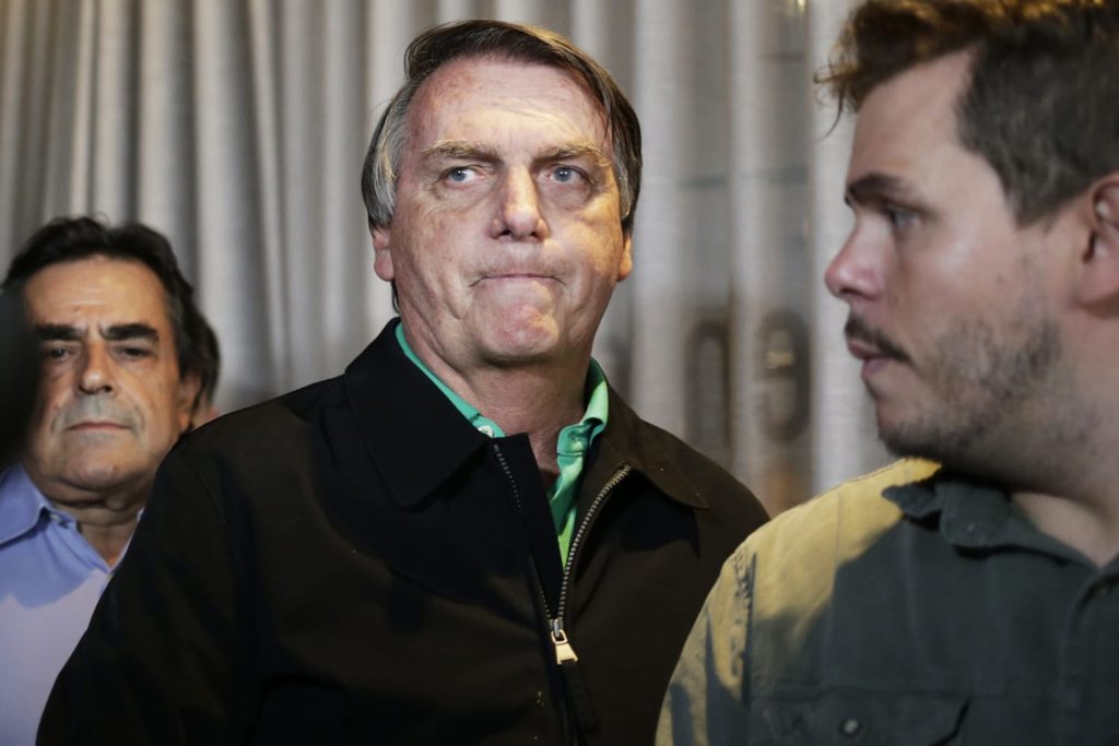 La policía brasileña inicia una investigación sobre la estancia de dos noches de Bolsonaro en la embajada de Hungría