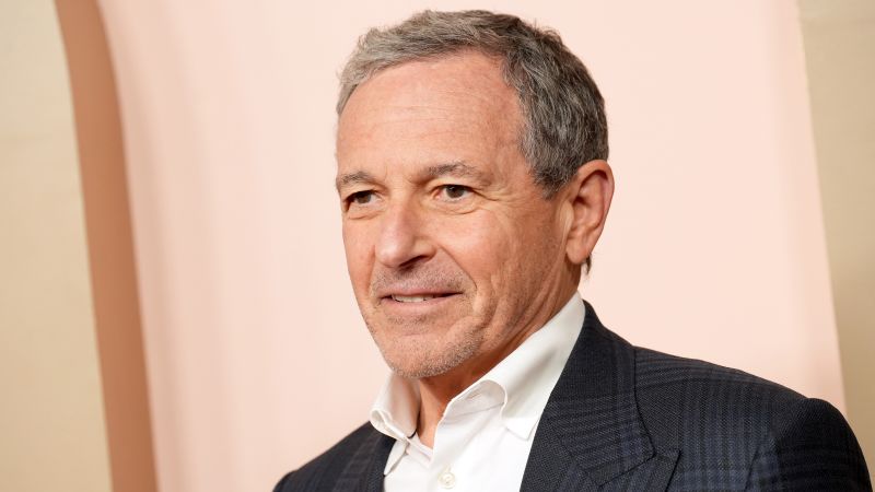 Bob Iger puede tener ventaja contra la junta directiva de Disney, pero la batalla no lo ha dejado ileso