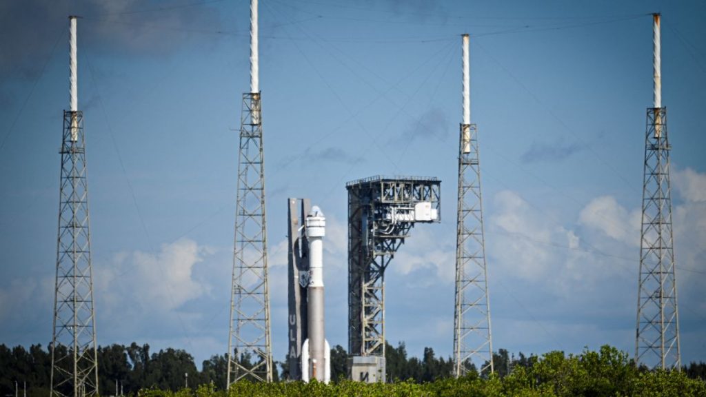 Boeing Starliner llega a la plataforma de lanzamiento para el primer vuelo de astronautas el 6 de mayo (fotos)