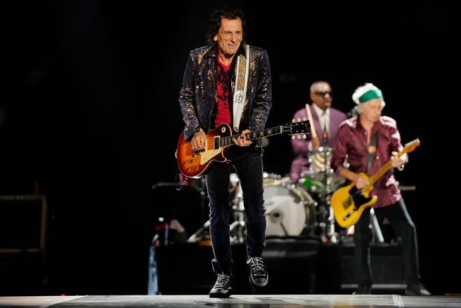 Ronnie Wood actúa el 23 de mayo durante el concierto de los Rolling Stones en el estadio MetLife.