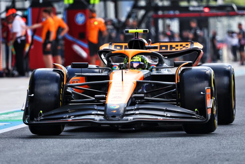 El McLaren mejorado vuela, luego fracasa y le entrega la pole a Verstappen