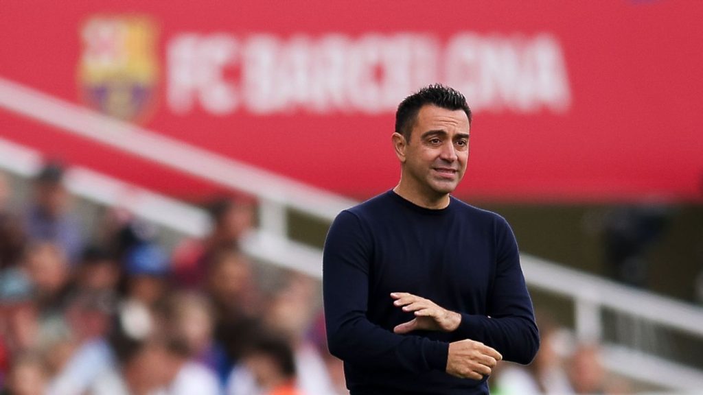 El jugador del Barcelona Xavi denuncia los cánticos anti-Laporta: Somos una familia