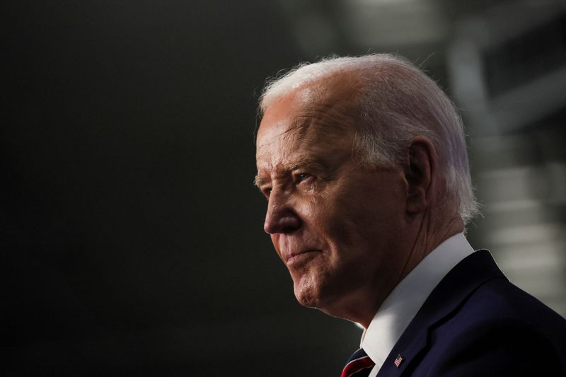 La regla de pago de horas extras de Biden está siendo cuestionada por grupos empresariales estadounidenses