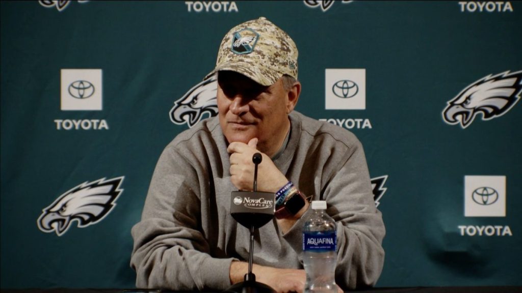 ‘Sigo presionando por más:’ Cómo Vic Fangio está tratando de cambiar la rutina de entrenamiento de los Eagles – NBC Sports Philadelphia