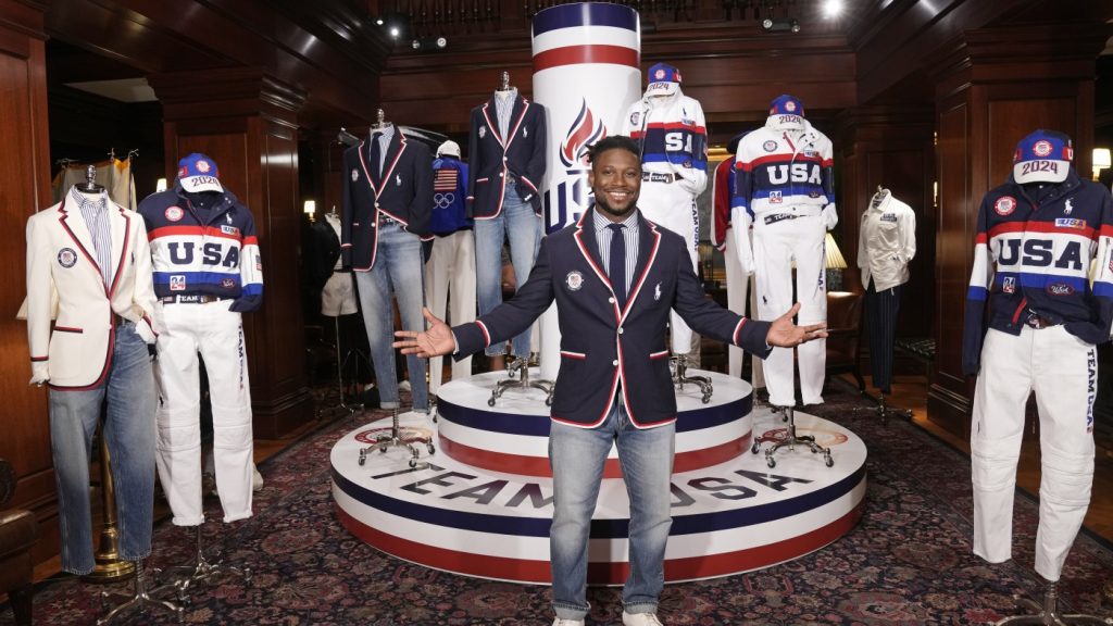 Ralph Lauren presenta los uniformes del equipo de EE. UU.: NPR