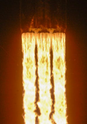 Un cohete SpaceX Falcon Heavy despegó del Centro Espacial Kennedy el jueves 28 de diciembre de 2023. El cohete, que transportaba el avión espacial X-37B de la Fuerza Espacial de EE. UU., despegó a las 8:07 p.m.EDT.  Craig Bailey/Florida Today a través de USA TODAY Network