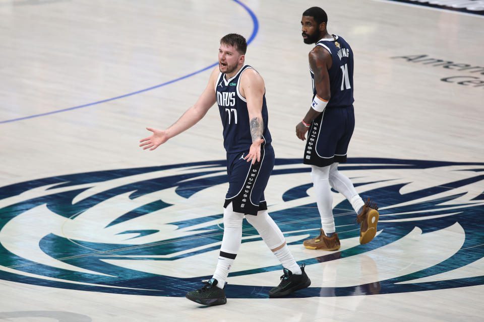 DALLAS, TX – 12 DE JUNIO: Luka Doncic # 77 de los Dallas Mavericks reacciona en el tercer cuarto contra los Boston Celtics en el Juego 3 de las Finales de la NBA de 2024 en el American Airlines Center el 12 de junio de 2024 en Dallas, Texas.  NOTA PARA EL USUARIO: El usuario reconoce y acepta expresamente que al descargar o utilizar esta imagen, acepta los términos y condiciones del Acuerdo de licencia de Getty Images.  (Foto de Tim Hittman/Getty Images)