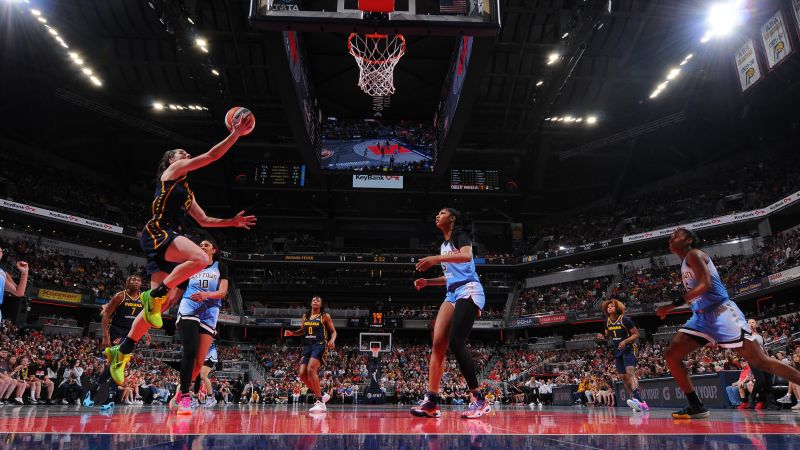 Kaitlyn Clark y Angel Reyes renuevan su rivalidad mientras Indiana Fever derrota a Chicago Sky 91-83