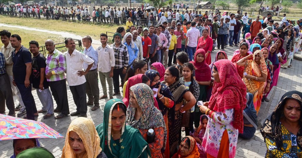 Una vez finalizada la votación en India, Modi espera juicio sobre sus 10 años en el poder