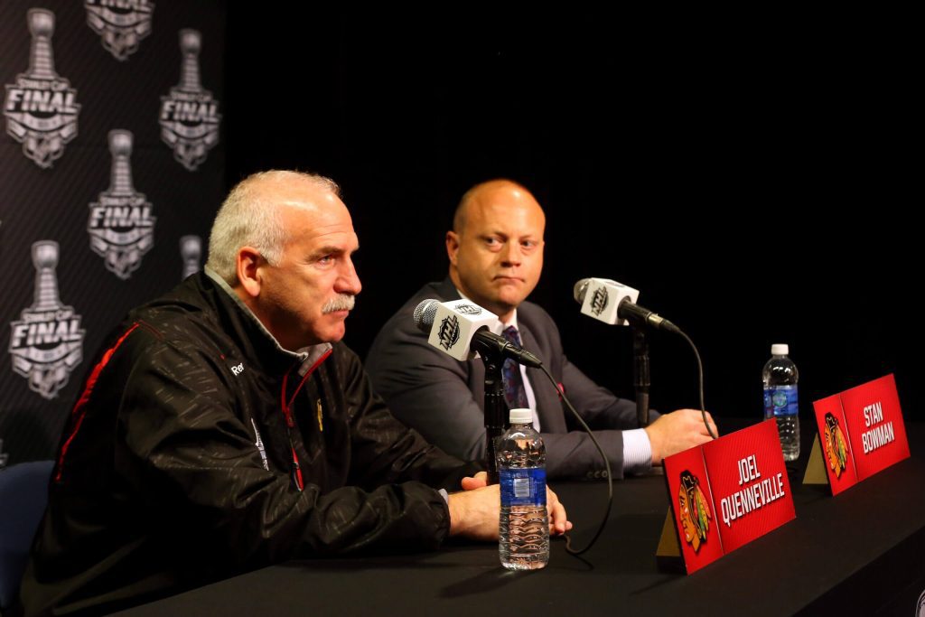 La NHL recupera a Joel Quenneville, Stan Bowman y Al MacIsaac de suspensiones relacionadas con el escándalo de los Blackhawks.