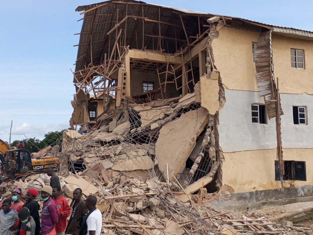 Al menos 22 personas murieron tras el derrumbe de un edificio escolar en Nigeria  Noticias