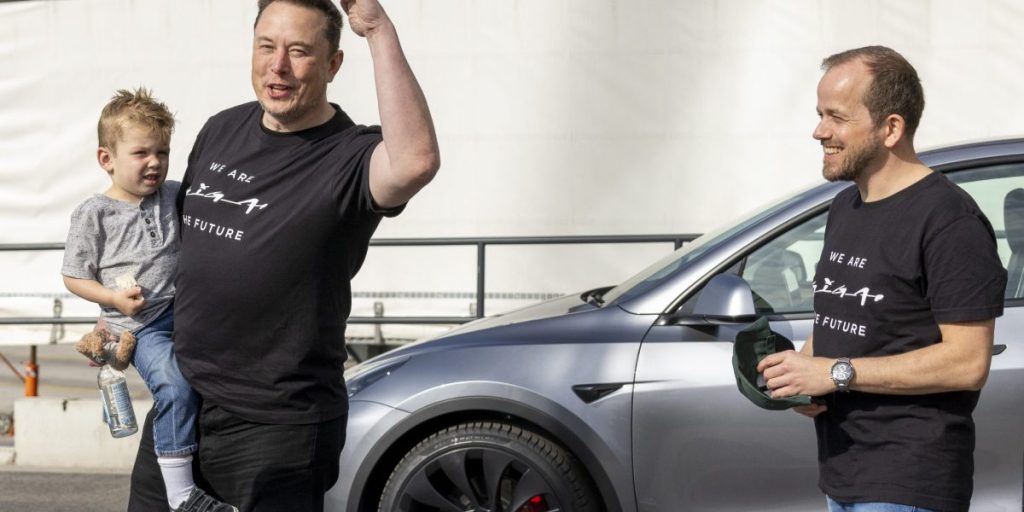 A la fábrica de Tesla en Alemania le faltan 65 mil tazas