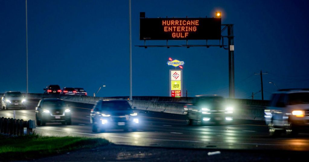 Se espera que la tormenta tropical Beryl toque tierra en Texas como huracán