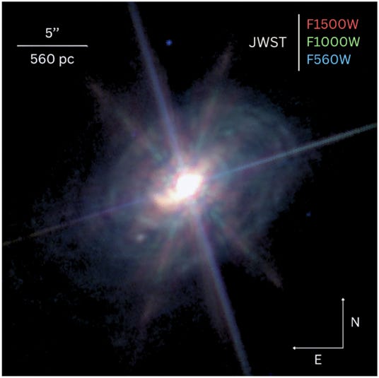 El telescopio espacial James Webb capturó imágenes de una galaxia a 70 millones de años luz de distancia.