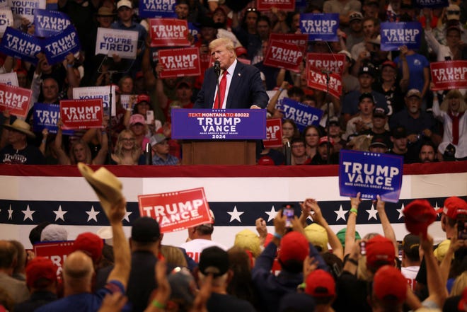 El candidato presidencial republicano y ex presidente estadounidense Donald Trump asiste a un mitin de campaña en Bozeman, Montana, EE.UU., el 9 de agosto de 2024. REUTERS/Jim Urquhart