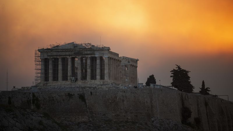 Incendios forestales en Grecia: se ordena a los residentes evacuar cerca de Atenas mientras las autoridades intentan contener el incendio