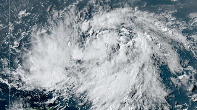 La tormenta tropical Ernesto se fortalece a medida que se acerca a Puerto Rico