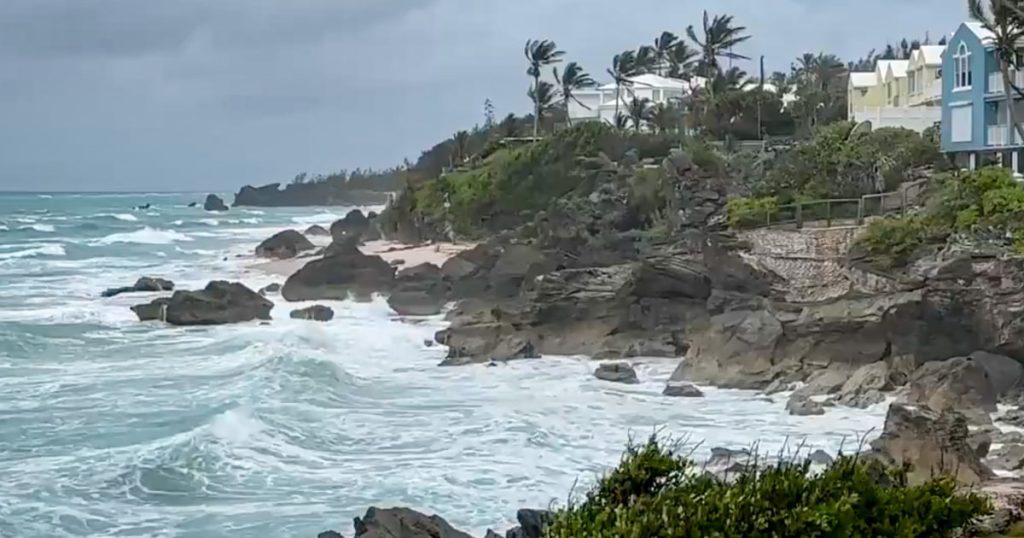 Se espera que la tormenta tropical Ernesto se convierta nuevamente en huracán a medida que se dirige hacia Terranova.