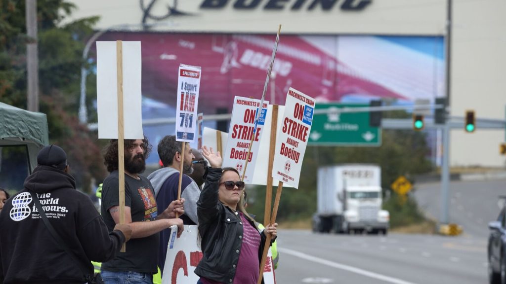 Huelga de Boeing: 33.000 trabajadores de una fábrica abandonan su trabajo por los salarios