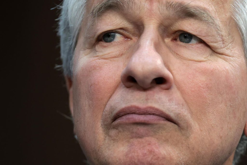 ‘Peor resultado’: el CEO de JP Morgan emite una severa advertencia de la Reserva Federal sobre la inflación del dólar estadounidense mientras el precio de Bitcoin colapsa repentinamente por debajo de los 60.000 dólares