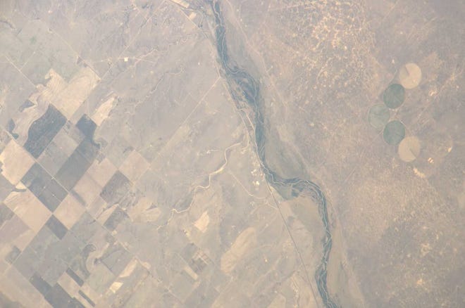 El río Arkansas visto desde la Estación Espacial Internacional.