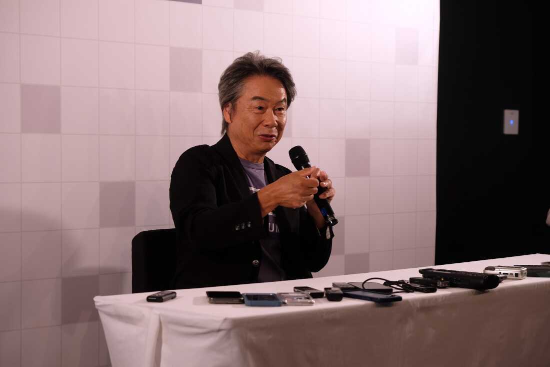 El creador de Mario y Zelda, Shigeru Miyamoto, responde las preguntas de los primeros asistentes al Museo de Nintendo.