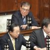 Shigeru Ishiba, arriba, ante una sesión extraordinaria de la cámara baja del parlamento el martes 1 de octubre de 2024, en Tokio.