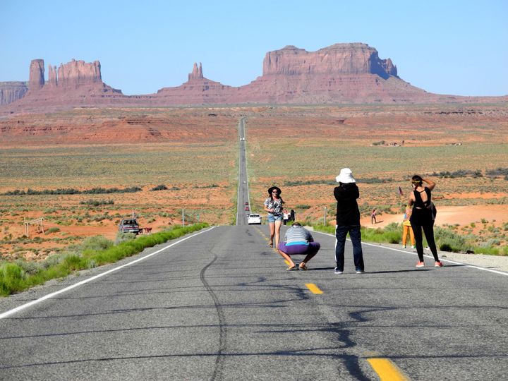 Un lugar en Monument Valley, Utah, donde cientos de personas de todo el mundo acuden para recrear una escena de una película. 