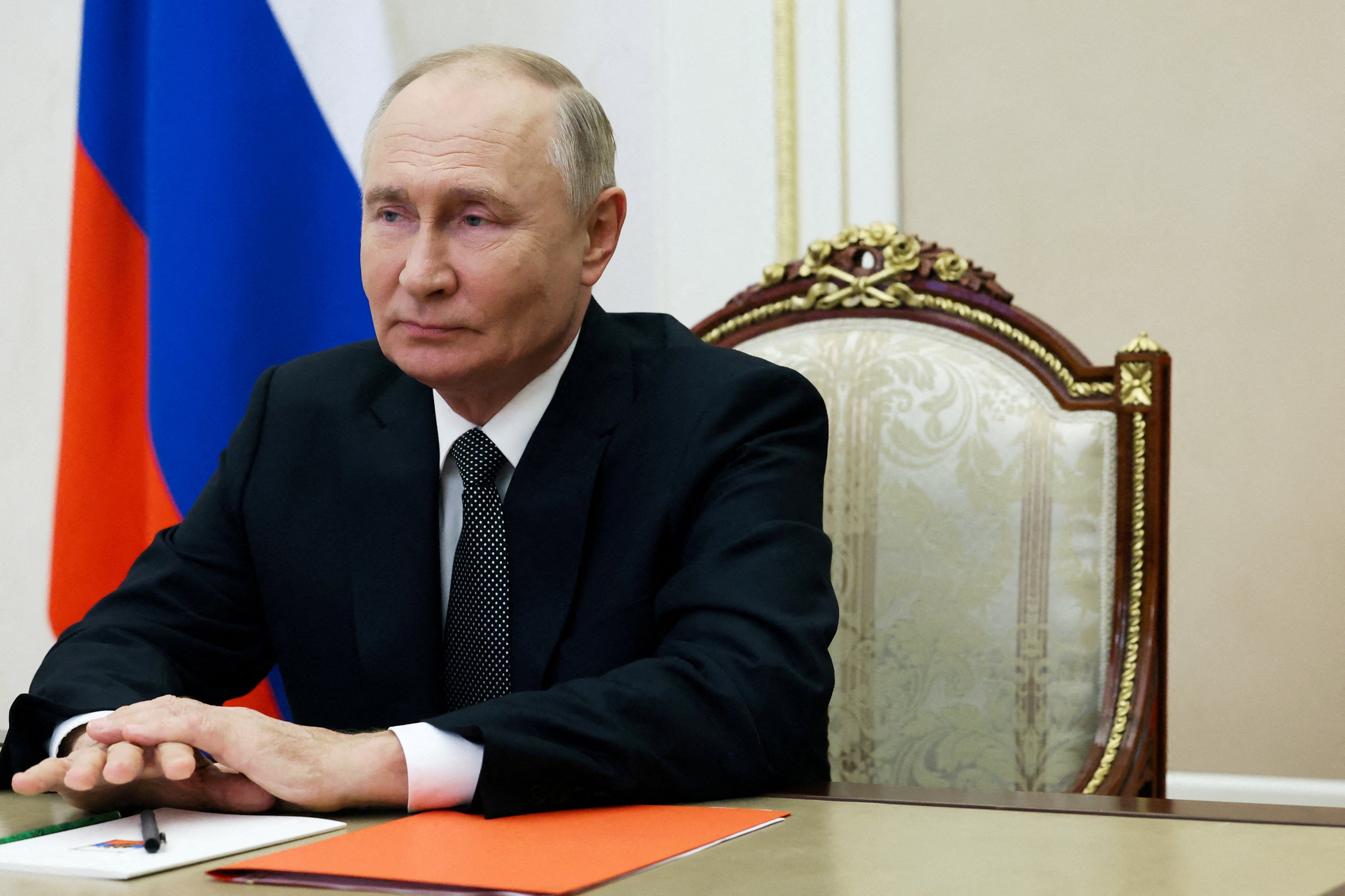 Vladimir Putin, mostrado en una fotografía proporcionada por el Kremlin el 27 de septiembre, habría hablado con Donald Trump al menos siete veces desde que el expresidente abandonó la Casa Blanca.